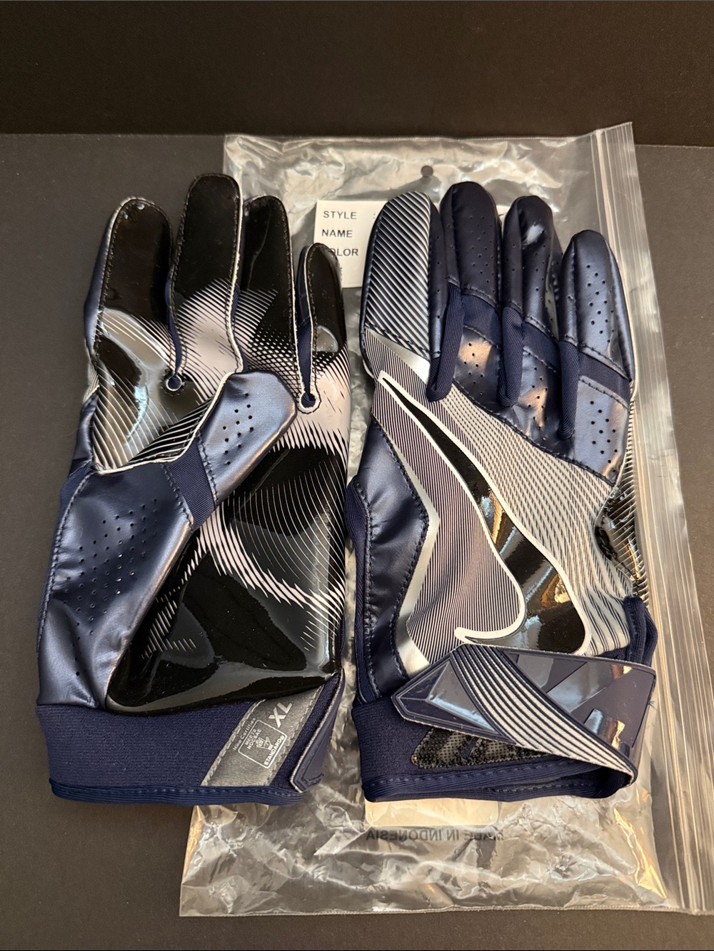Nike - Navy, Black and White Vapor Jet 4 Football Gloves